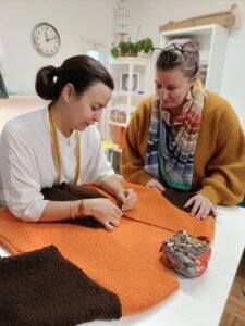 Lee más sobre el artículo Clona tus prendas favoritas: un taller para alargar la vida de lo que amas