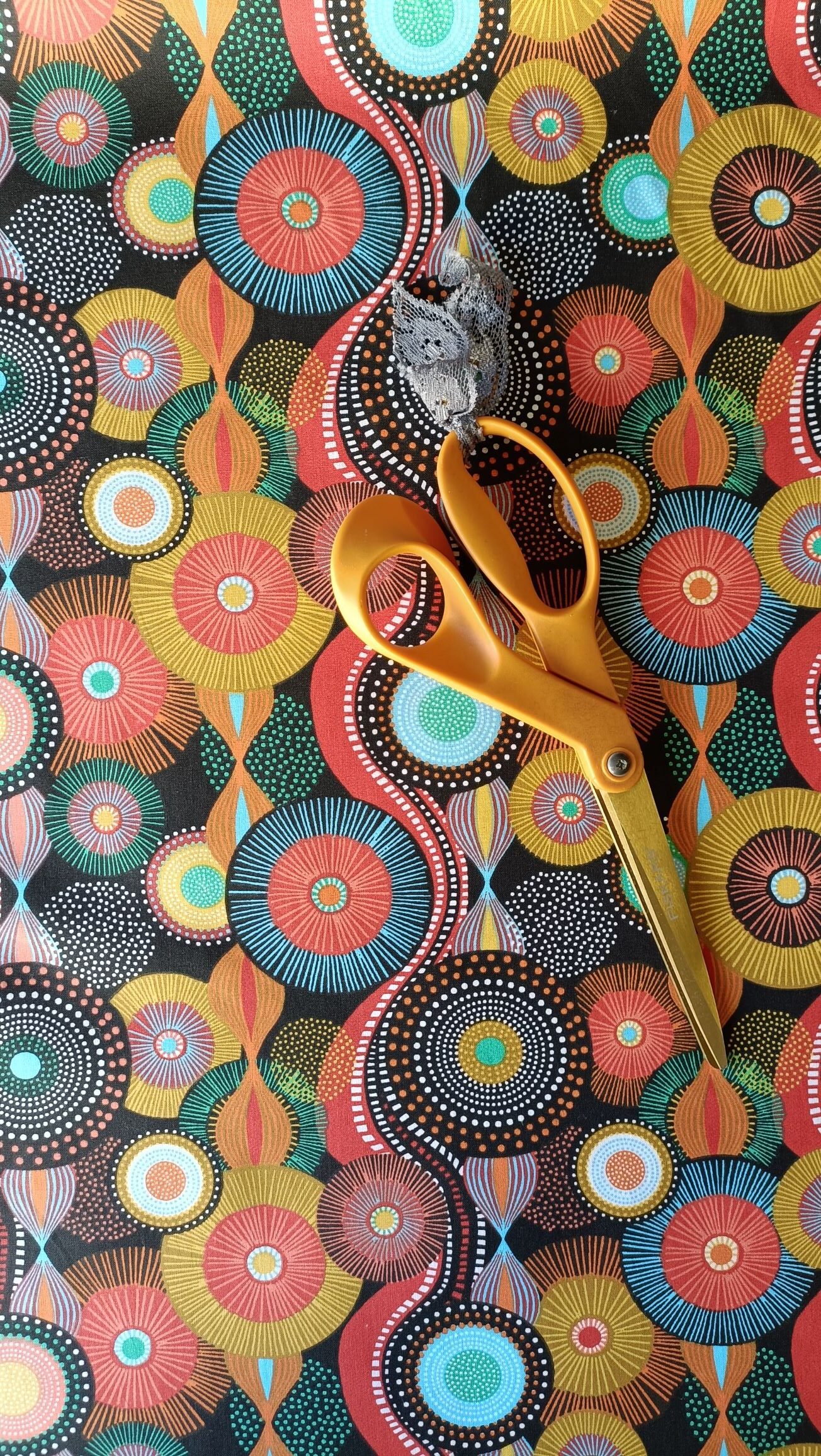 Popelín negro con círculos multicolor - Imagen 2