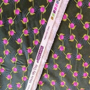 Algodón americano verde botella con flores moradas