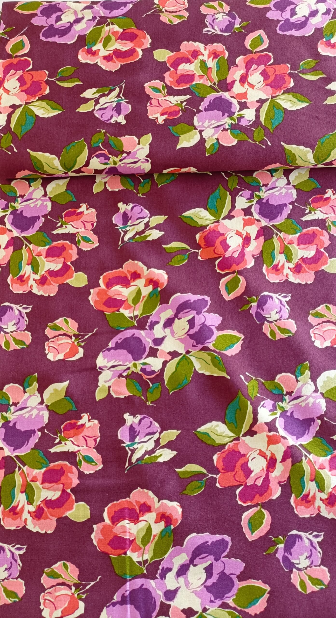 algodón burdeos con rosas