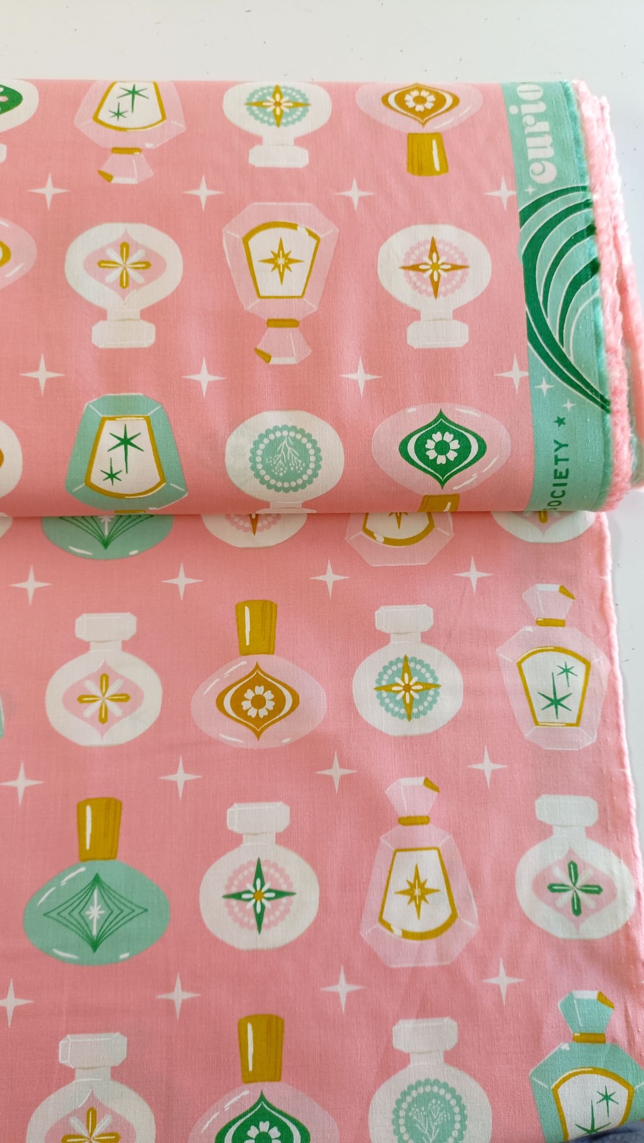 Algodón americano rosa con frascos de perfume - Imagen 2