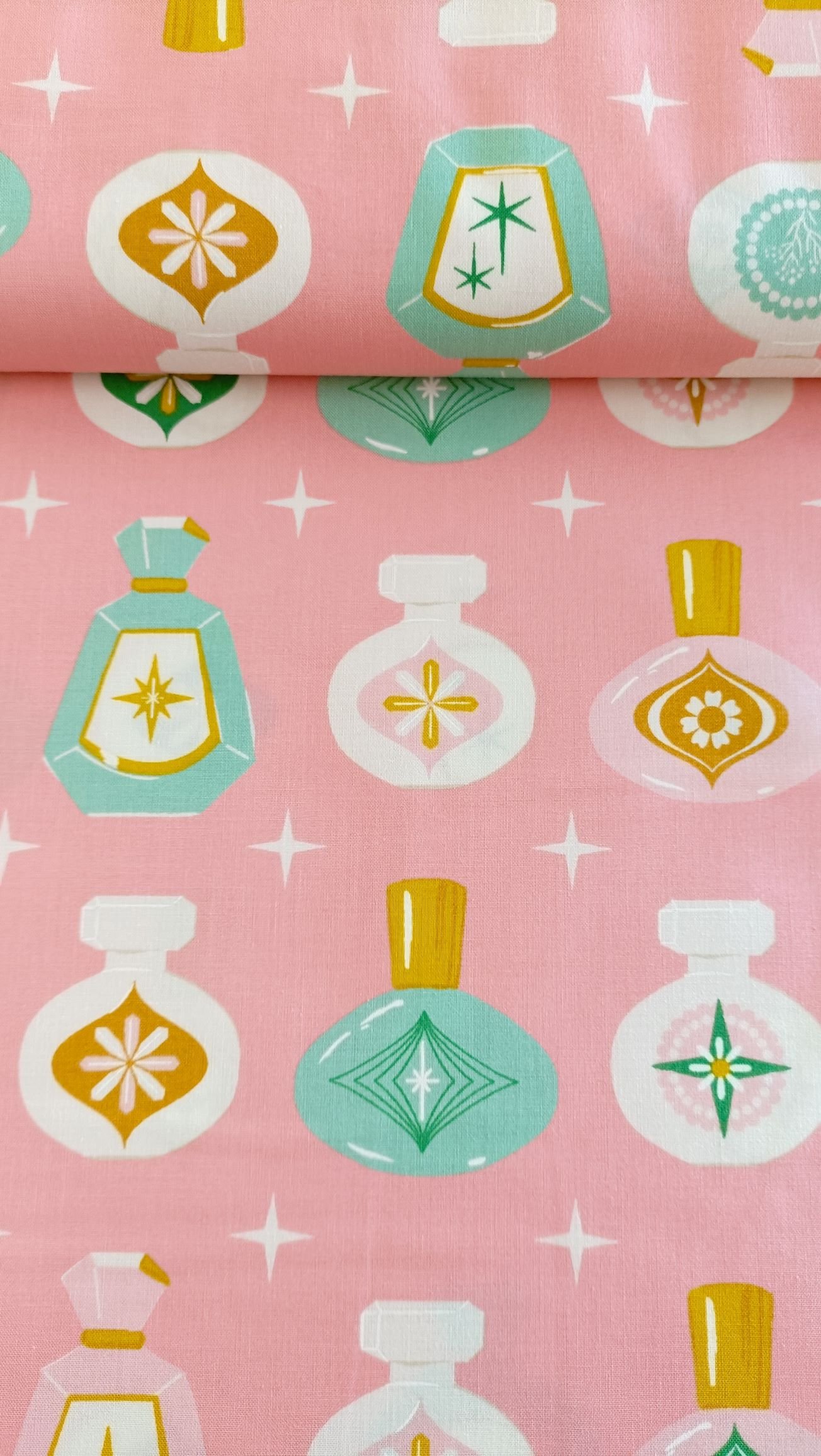 tela rosa de perfumes