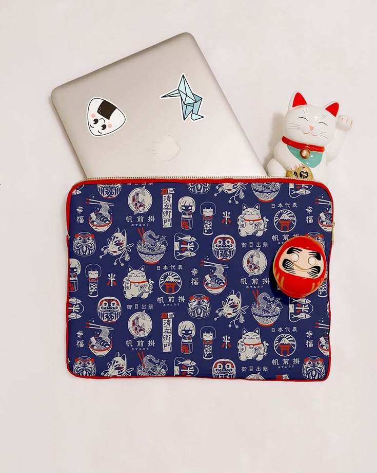 Loneta azul kawai con gatos neko, darumas y ramen - Imagen 2