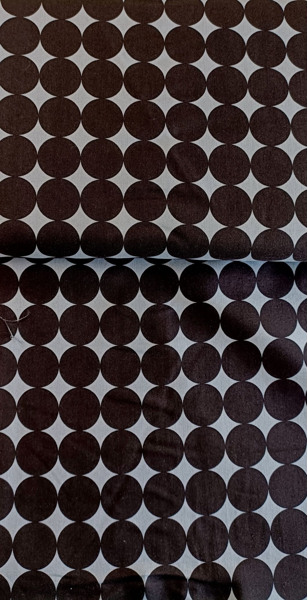 tela de lunares grandes negros