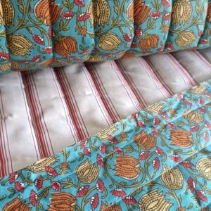 Acolchado reversible azul petróleo con flores y rayas