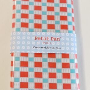 Retal impermeable blanco con cuadros rojo coral