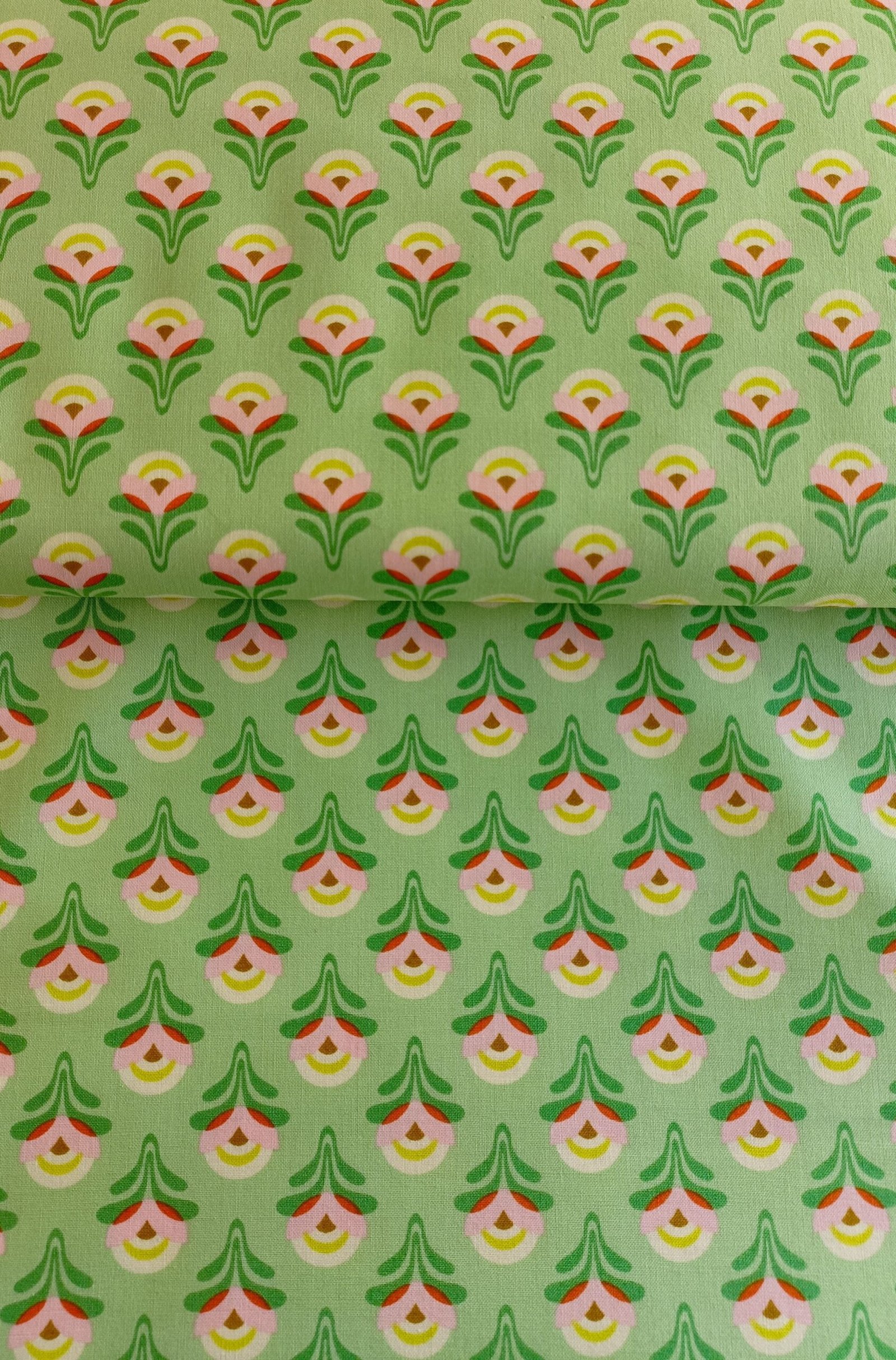 algodón verde con ranúnculos