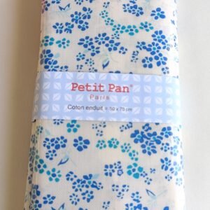 Retal impermeable blanco con flores