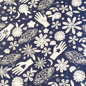 Algodón americano azul marino con manos y mariposas