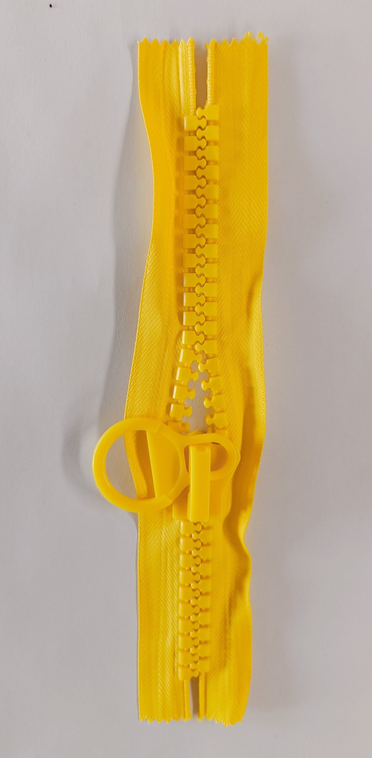 cremallera gigante amarilla