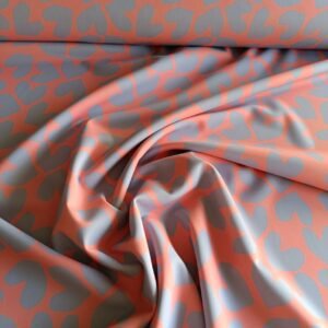 Tela de bañador FP50 rosa con corazones azules