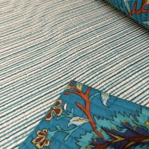 Acolchado reversible azul petróleo con flores y rayas